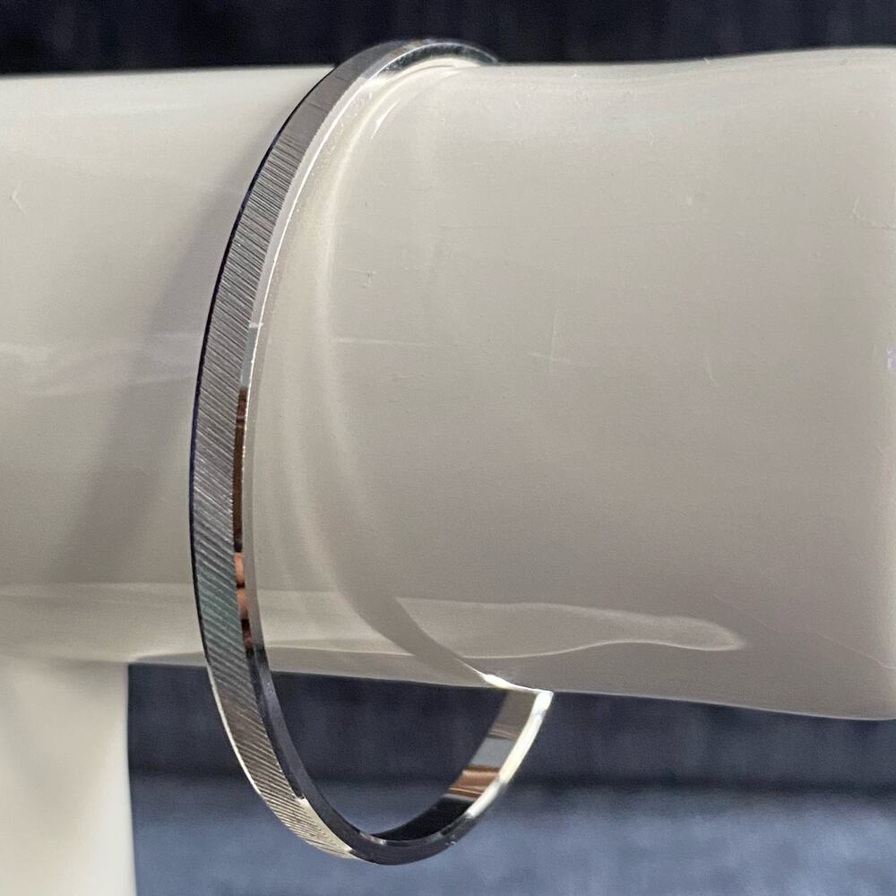 💎Crown Trifari Skinny Bangle Bracelet Silver Tone Textured Twill